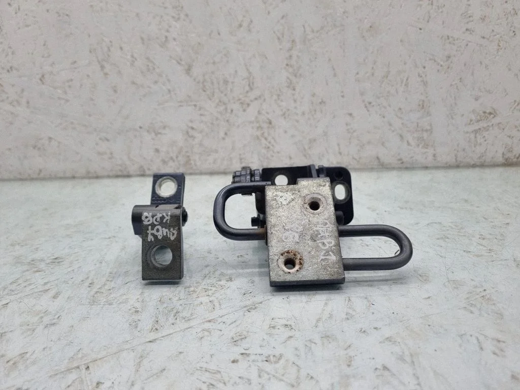 Rear door hinge set 8E0833411E