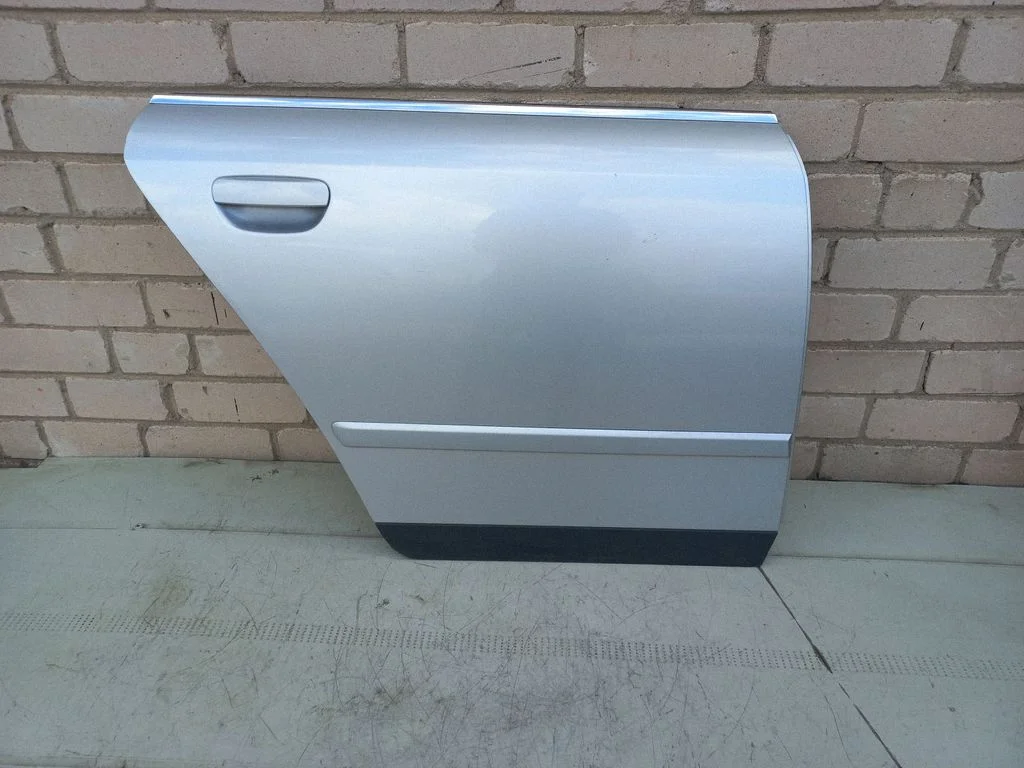 Rear door – rear right