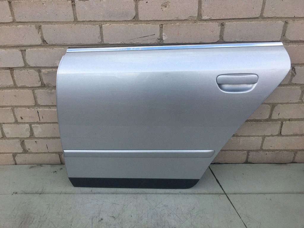 Rear door – rear left