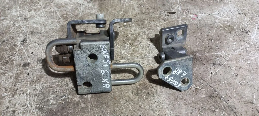 Tagaukse hingede komplekt – Volkswagen Golf Plus (2005-2013)
