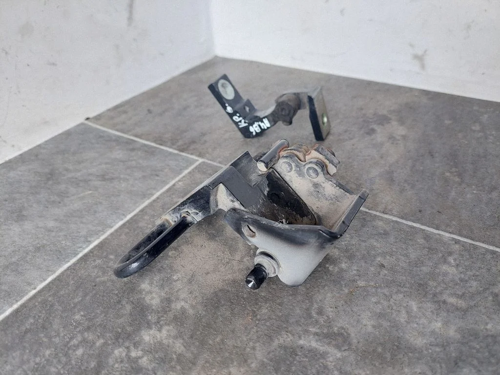 Tagaukse hingede komplekt – Audi A4 S4 B6 8E 8H (2001-2005)