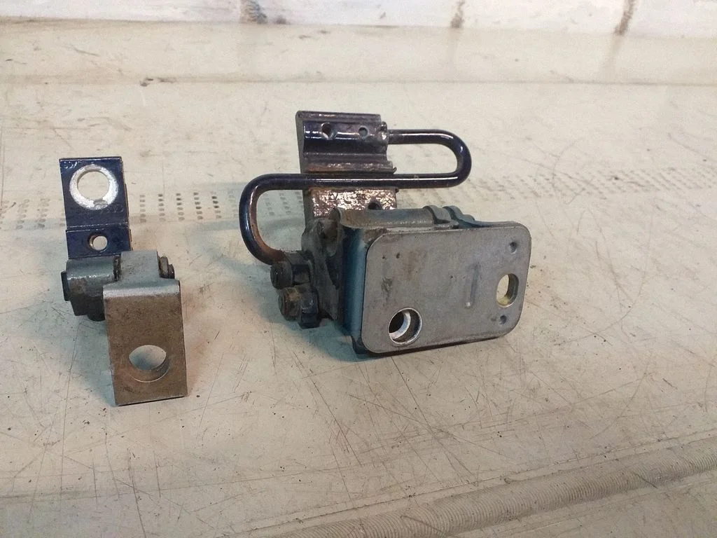 Tagaukse hingede komplekt – Audi A4 S4 B7 8E 8H (2005-2008)