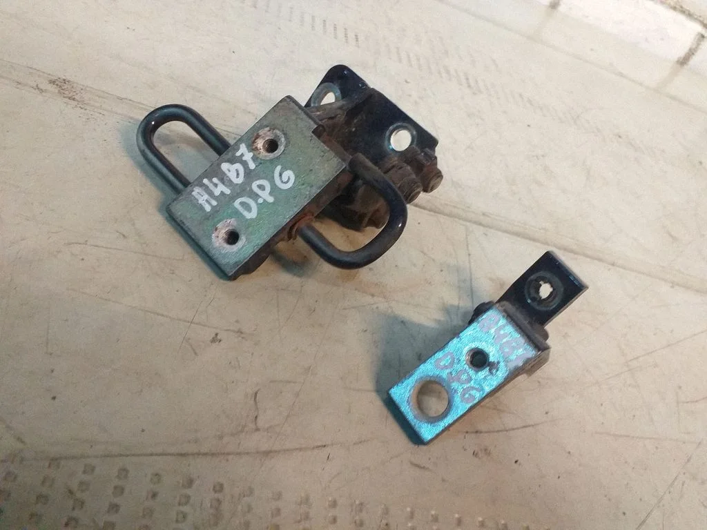 Tagaukse hingede komplekt – Audi A4 S4 B7 8E 8H (2005-2008)