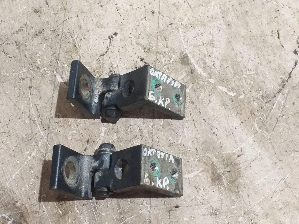 Tagaukse hingede komplekt – Skoda Octavia Mk2 (1Z) (2004-2013)