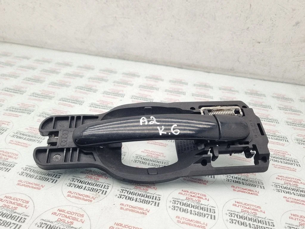 Aizmugurējo durvju ārējais atvēršanas rokturis 8Z0837885A