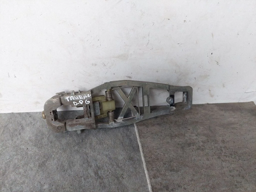 Rear door exterior handle – rear right
