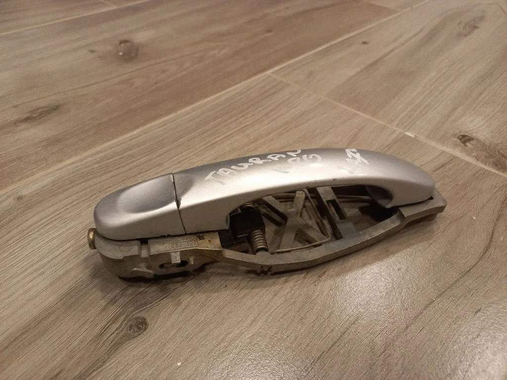 Rear door exterior handle – rear left