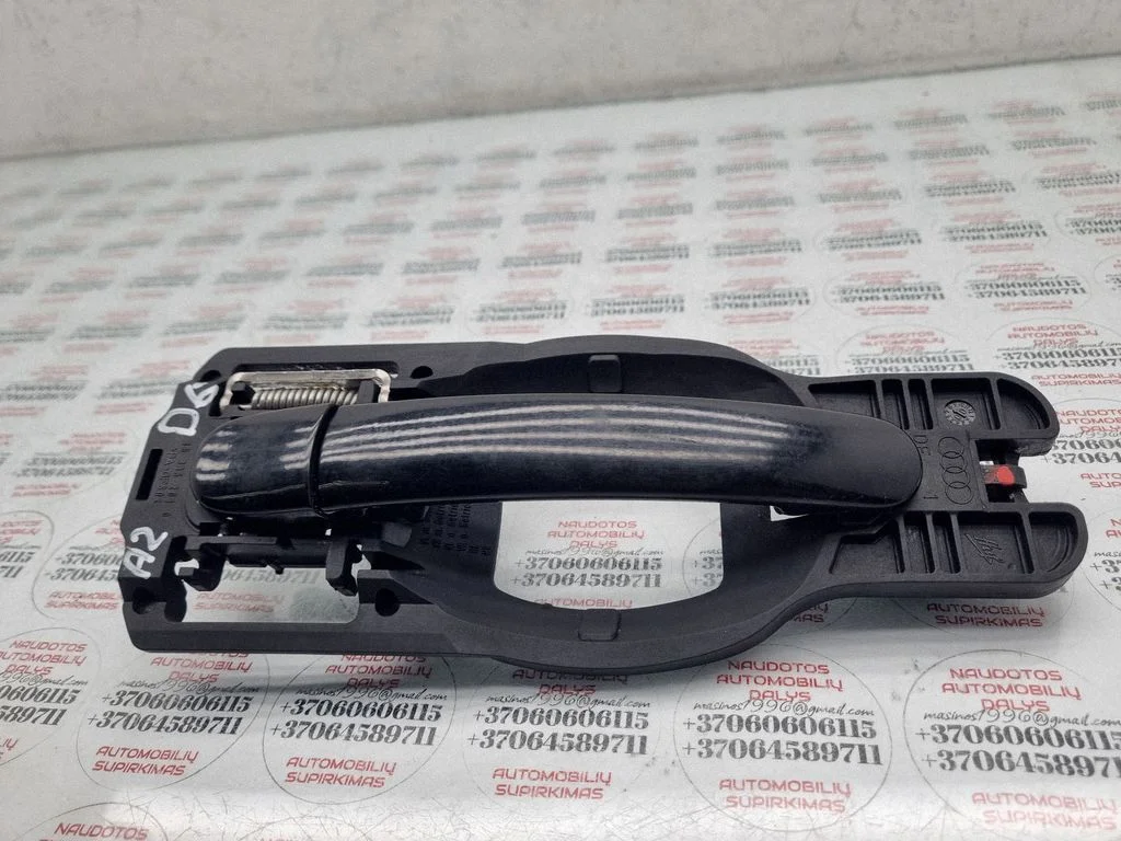 Aizmugurējo durvju ārējais atvēršanas rokturis 8Z0837885A
