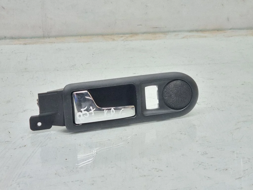 Rear door interior handle – Volkswagen Passat B5.5 (2001-2005)