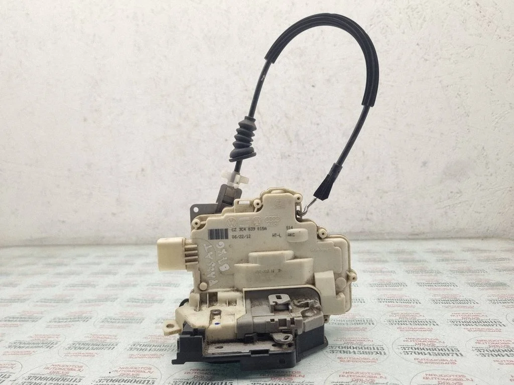 Aizmugurējo durvju slēdzene 3C4839015A