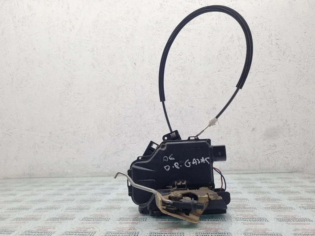 Rear door lock – rear right