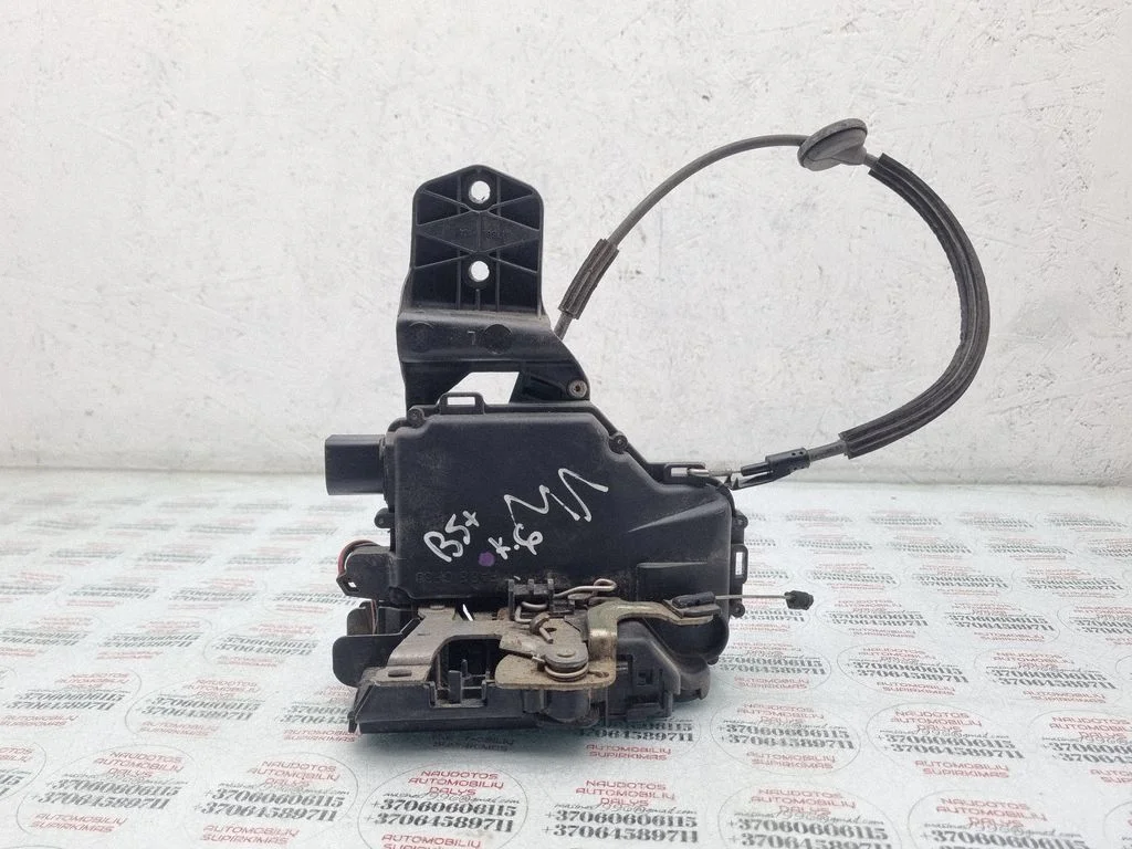 Rear door lock 3B0837867