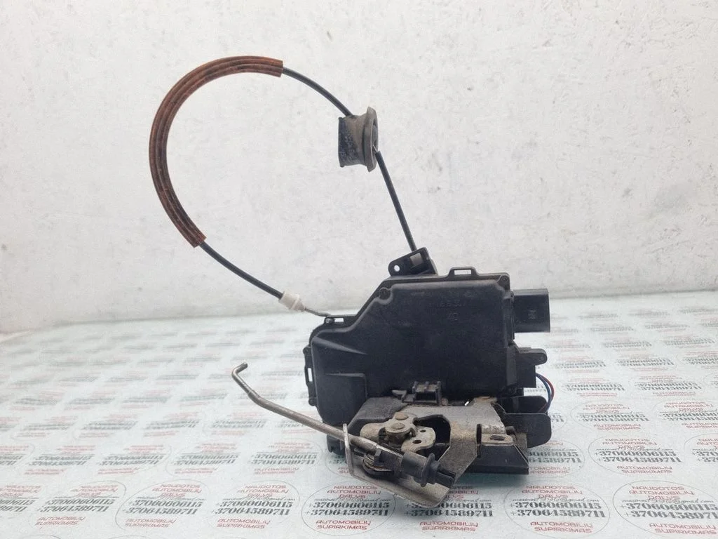 Rear door lock – rear right