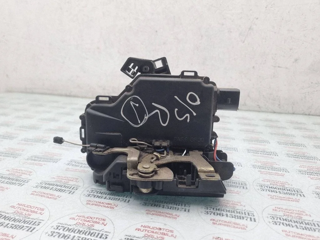 Rear door lock – rear right
