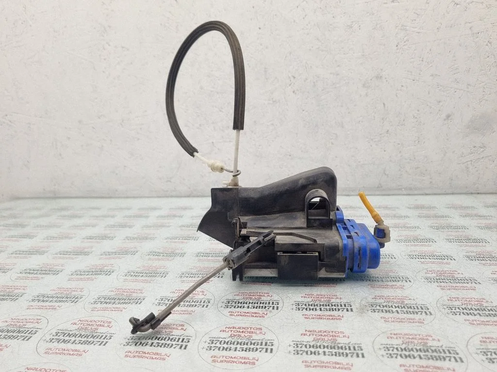 Rear door lock 8D0839015A