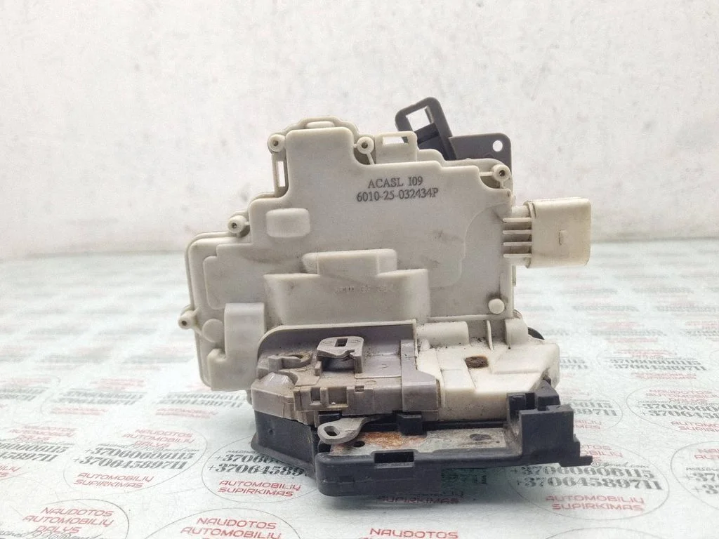Rear door lock – rear right