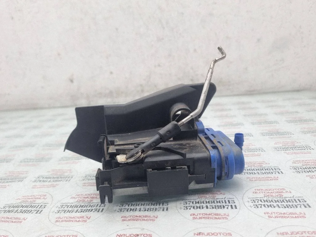 Rear door lock – Audi A4 S4 B5 8D (1999-2000)