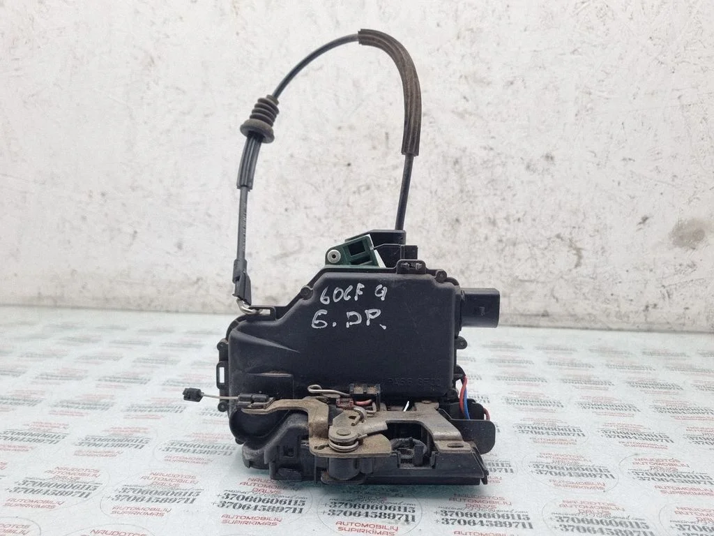 Rear door lock – rear right
