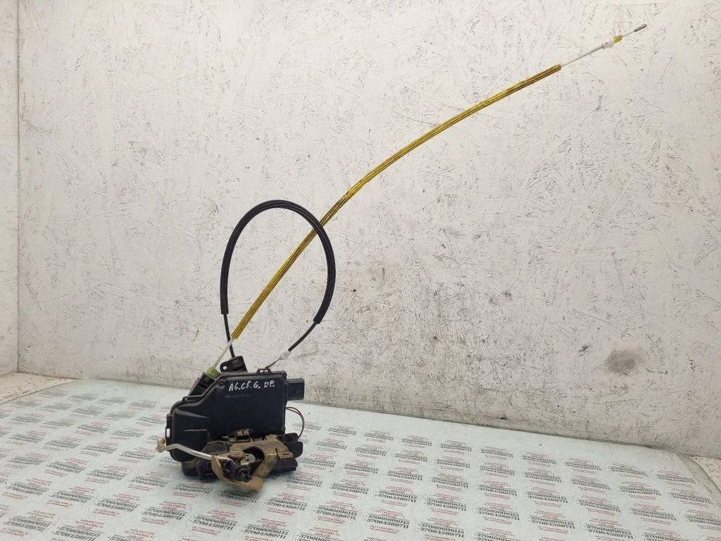 Rear door lock 4B0839016B