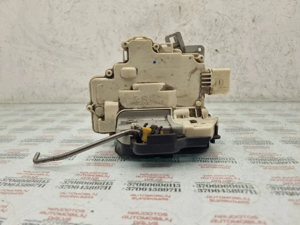 Rear door lock 4F0839016A