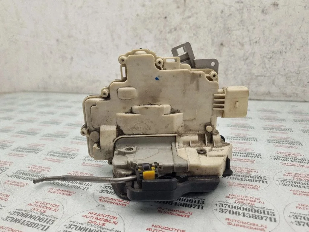 Rear door lock – rear right