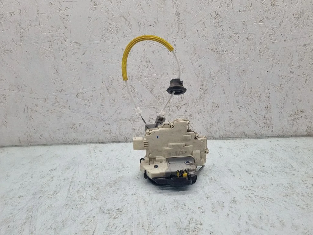 Rear door lock 8E0839015AA