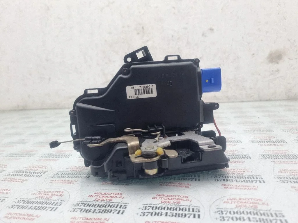 Rear door lock 7L0839016