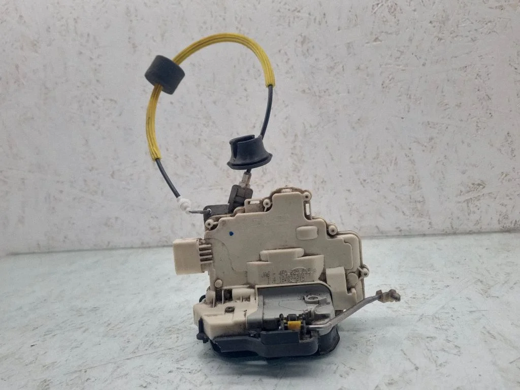 Rear door lock 4F0839015A