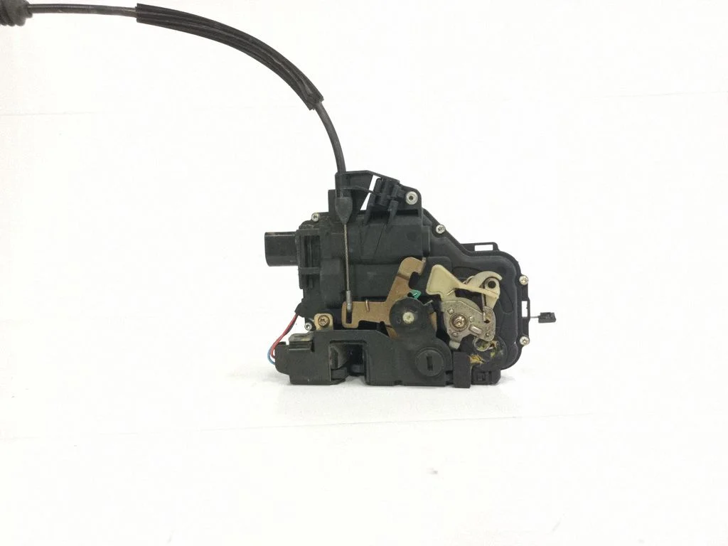 Rear door lock – rear right