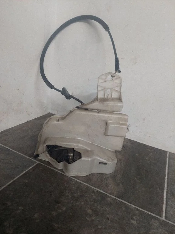 Rear door lock – Volkswagen Touran I (2003-2010)