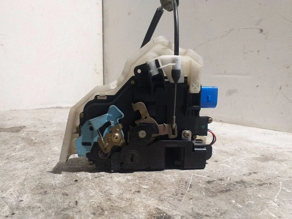 Rear door lock – Volkswagen Golf Plus (2005-2013)