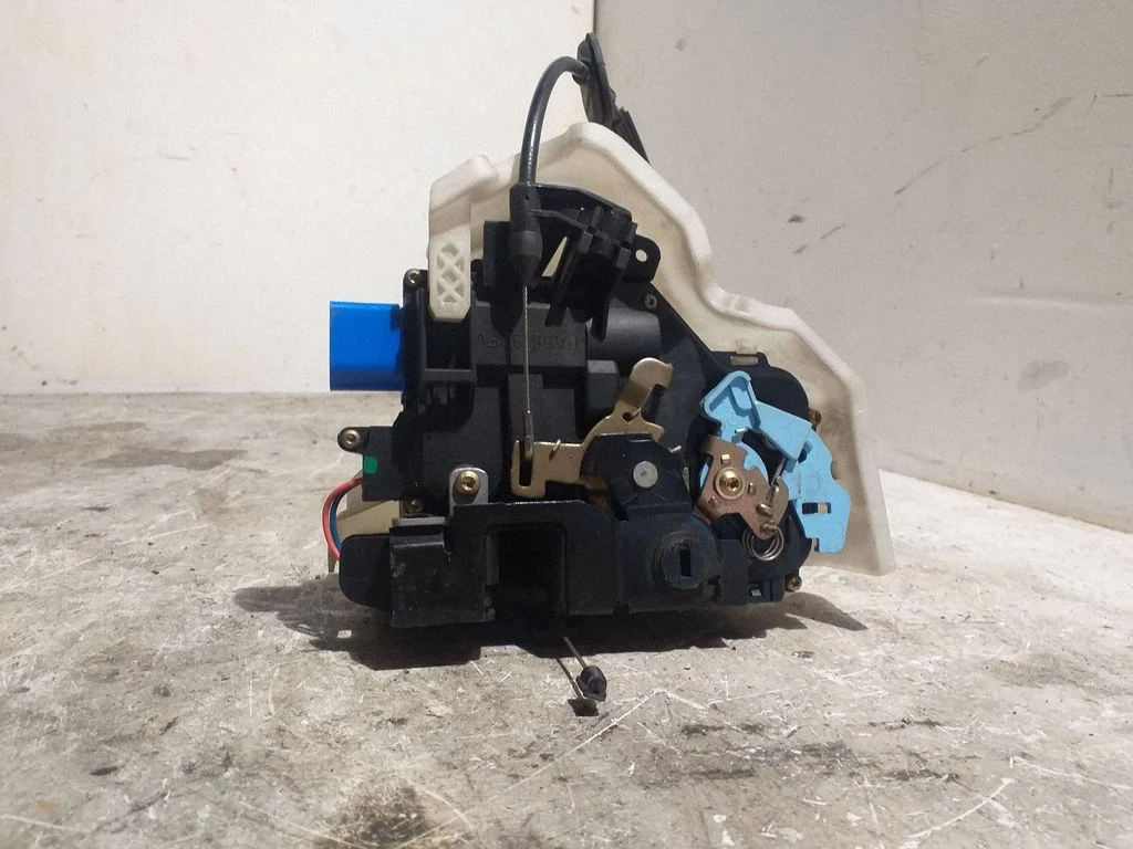 Rear door lock – Volkswagen Golf Plus (2005-2013)