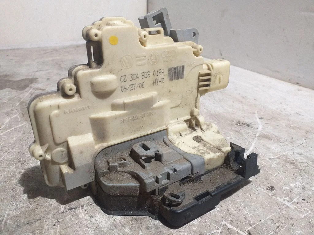 Zamek drzwi tylnych 3AC4839016A