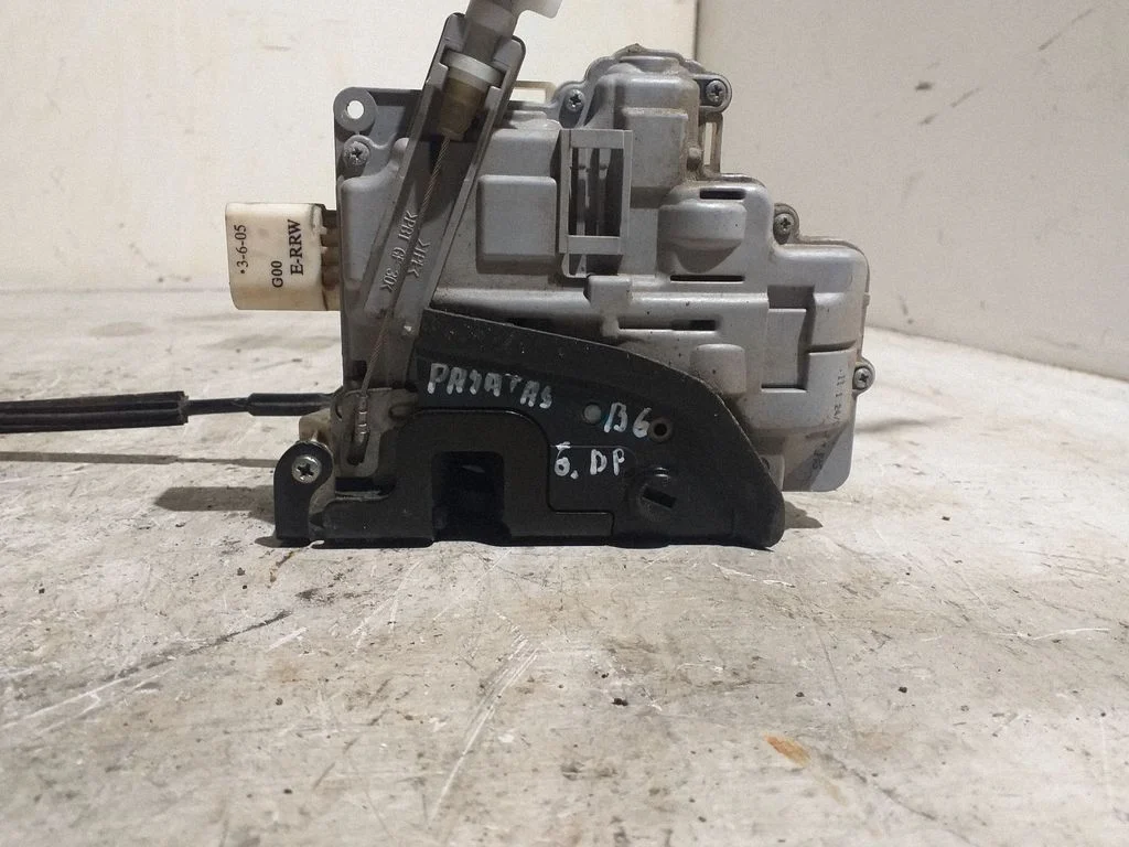 Zamek drzwi tylnych 3C4839016A