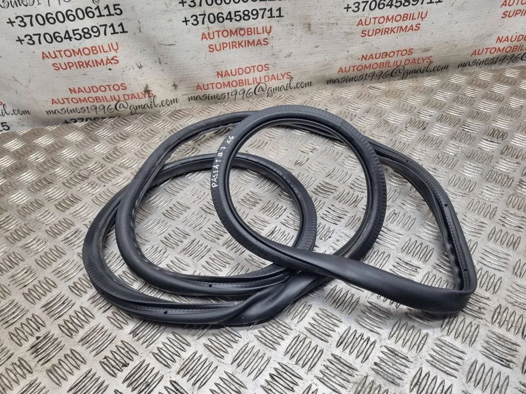Uszczelka drzwi tylnych (na karoserii) 3C9867913B