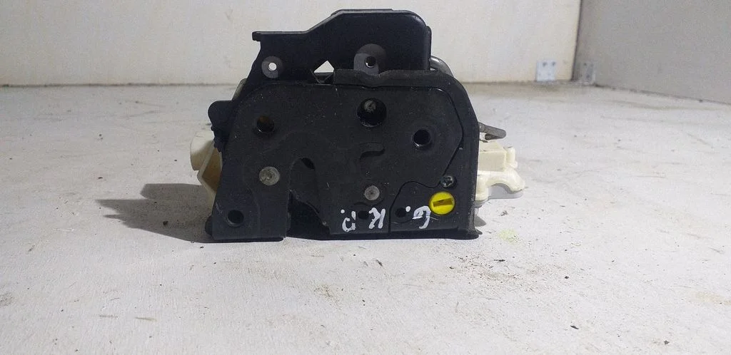 Rear door lock 8E0839015AA