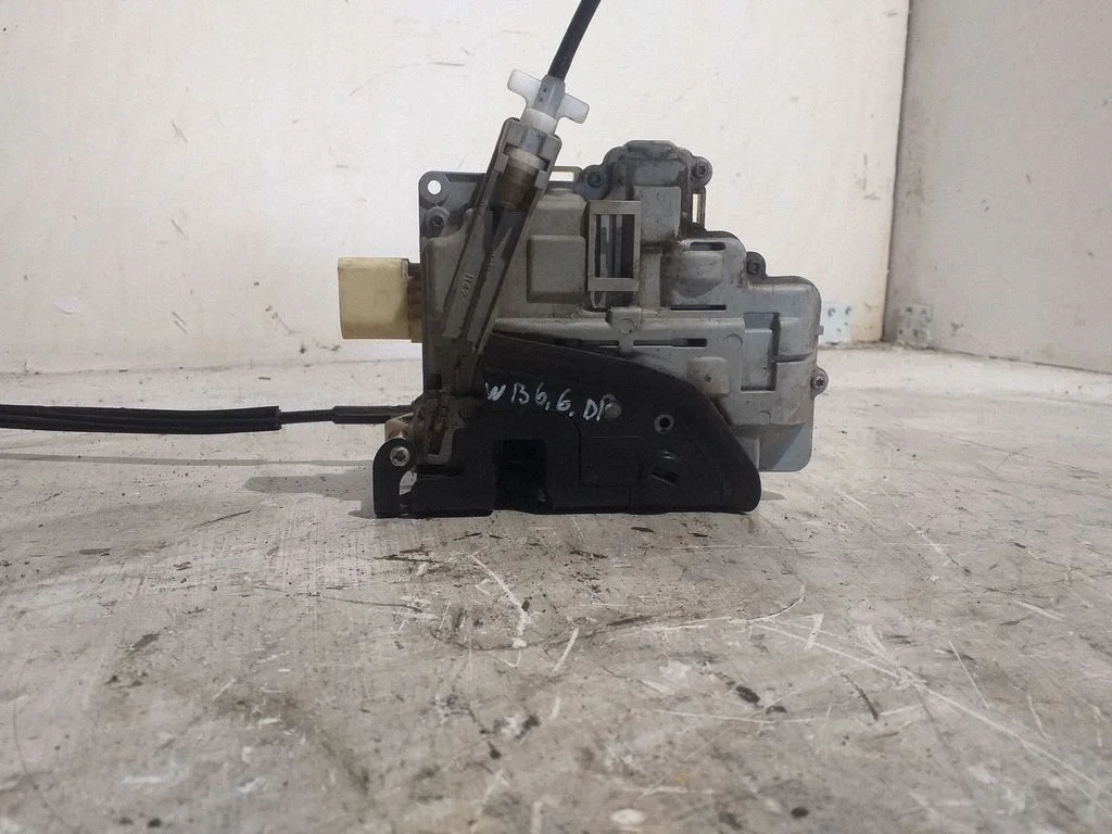 Zamek drzwi tylnych CZ3C4839016A