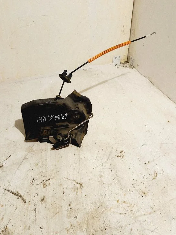 Rear door lock 8E0839015C