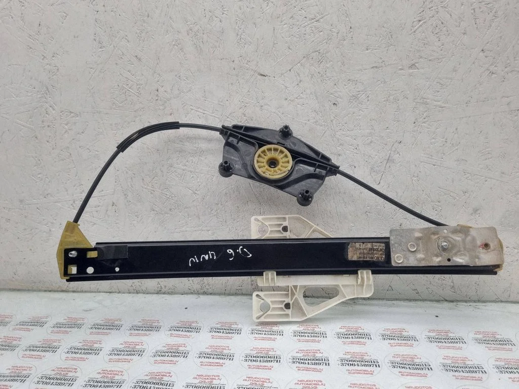 Rear window lifting mechanism without motor 8K0837461