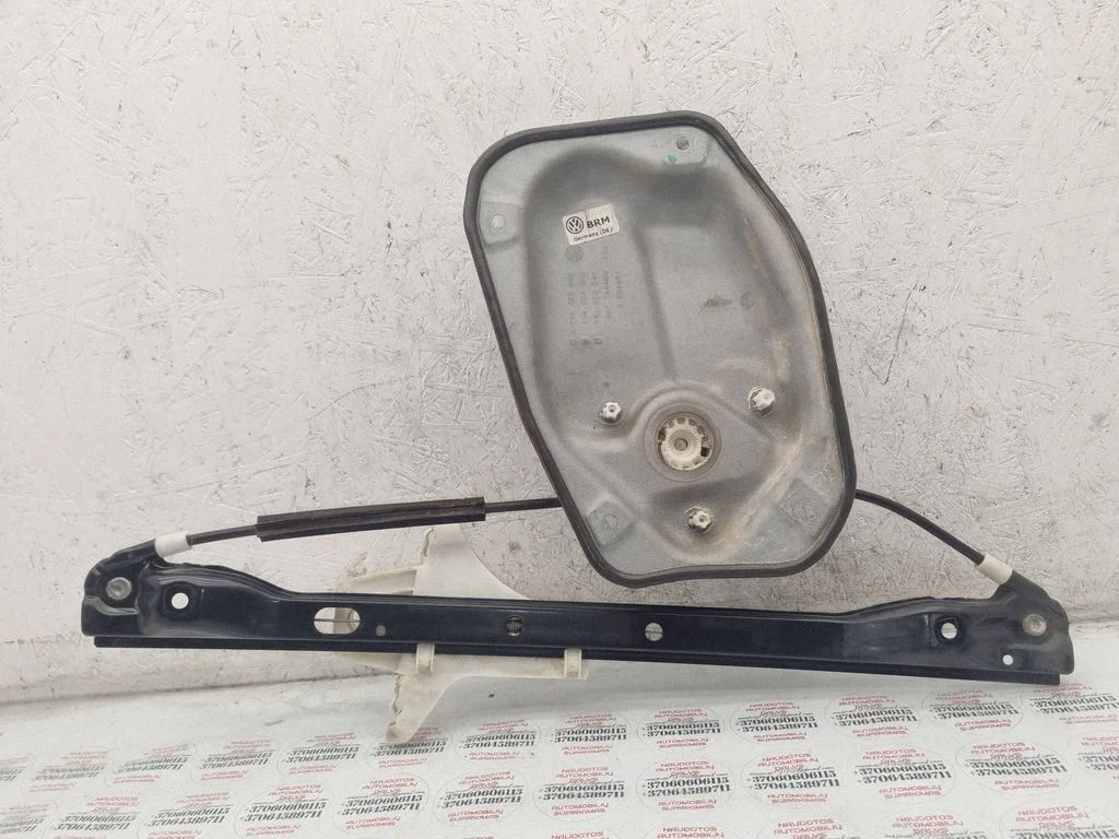 Rear window lifting mechanism without motor – Volkswagen Golf Plus (2005-2013)