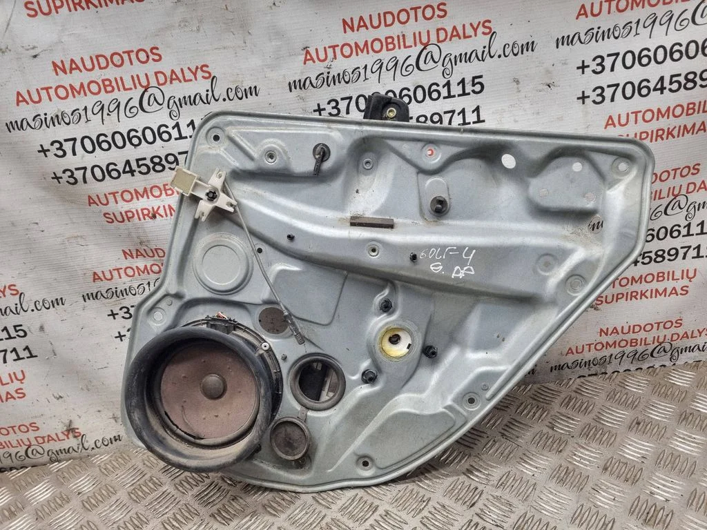 Rear window lifting mechanism without motor – rear right