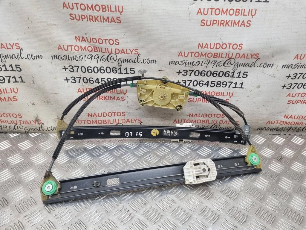 Rear window lifting mechanism without motor – Audi Q7 4L (2005-2015)