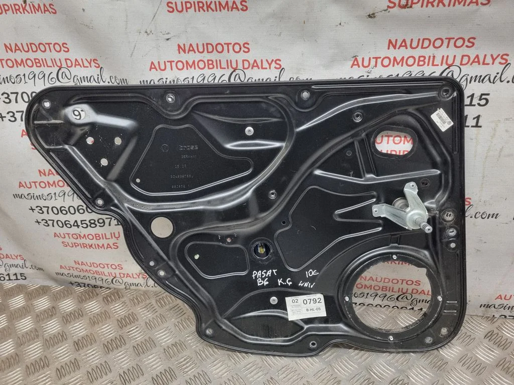 Rear window lifting mechanism without motor – Volkswagen Passat CC (2008-2016)