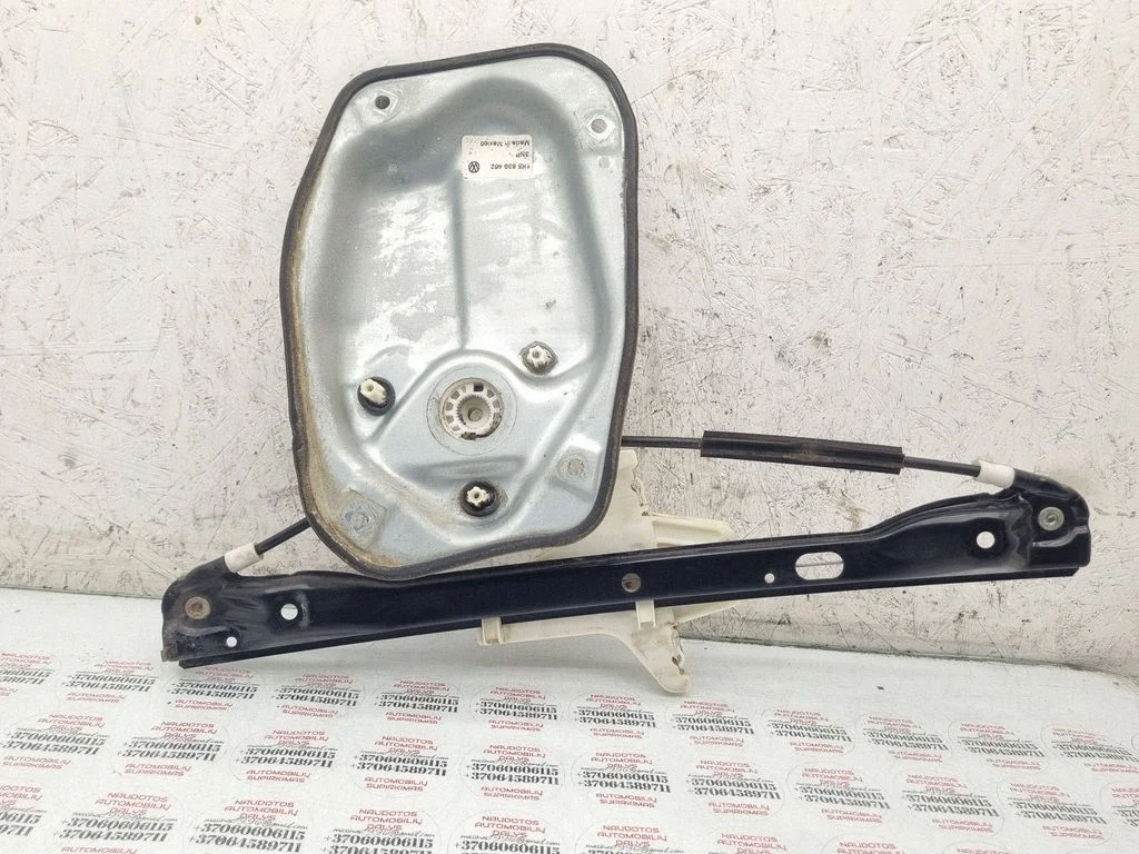 Rear window lifting mechanism without motor – Volkswagen Jetta V (2005-2010)