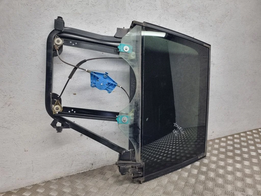 Rear window lifting mechanism without motor – Volkswagen Touareg I (2002-2010)