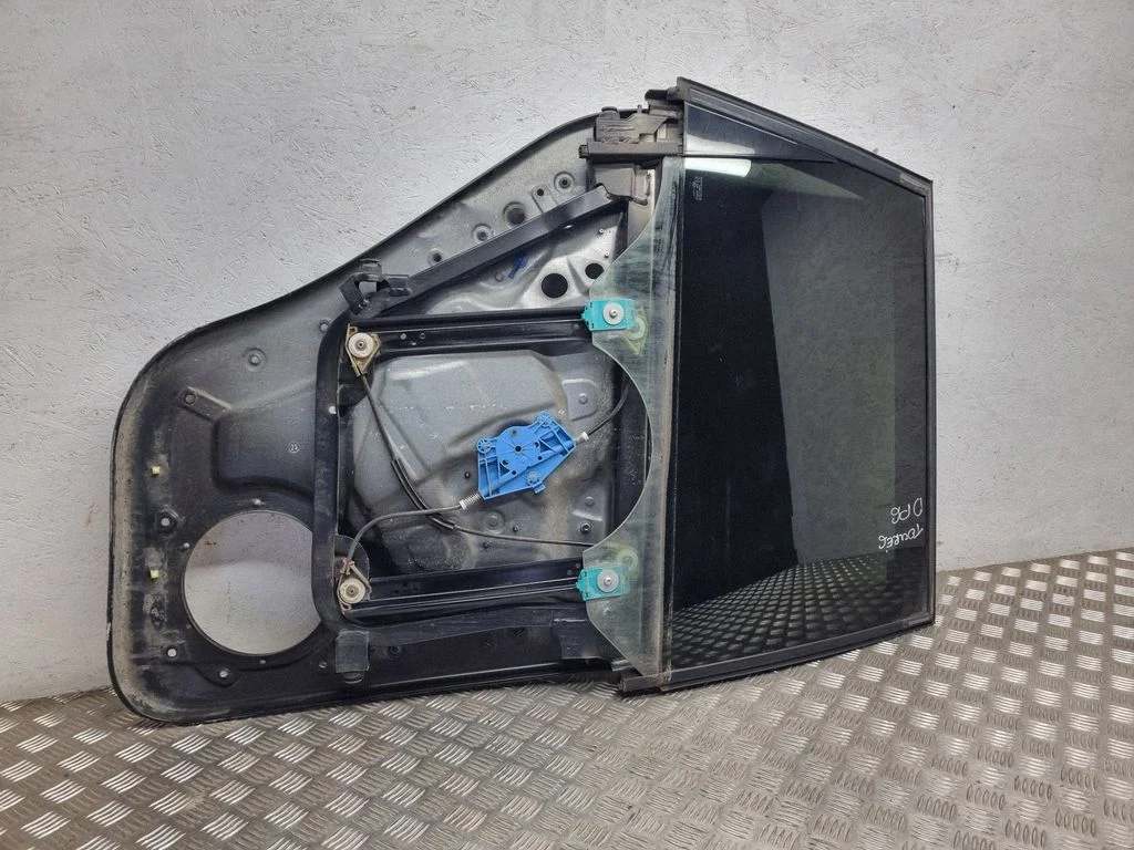 Rear window lifting mechanism without motor – Volkswagen Touareg I (2002-2010)