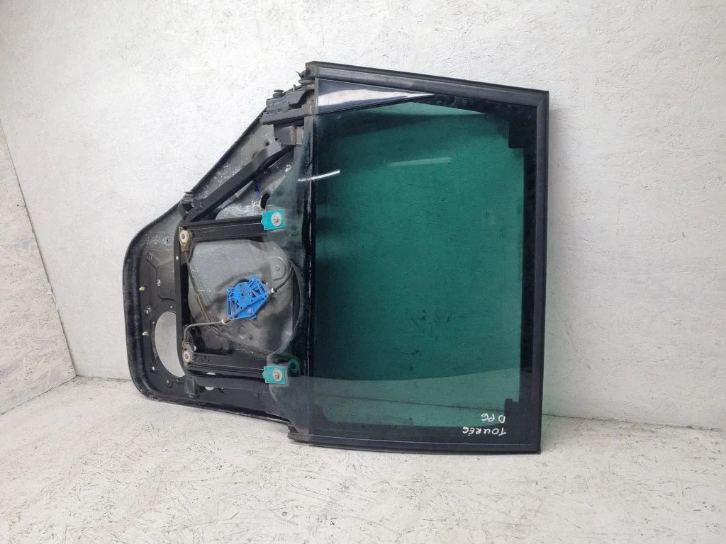 Rear window lifting mechanism without motor – Volkswagen Touareg I (2002-2010)