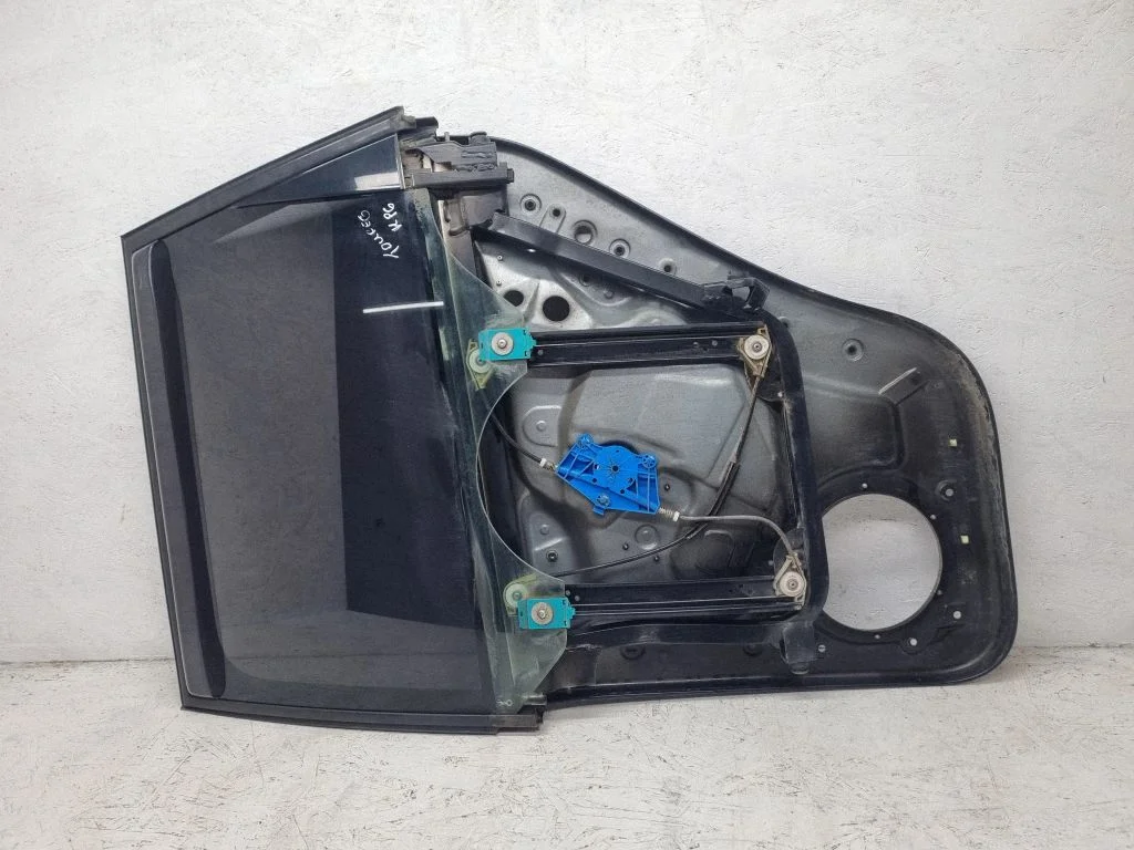 Rear window lifting mechanism without motor – Volkswagen Touareg I (2002-2010)