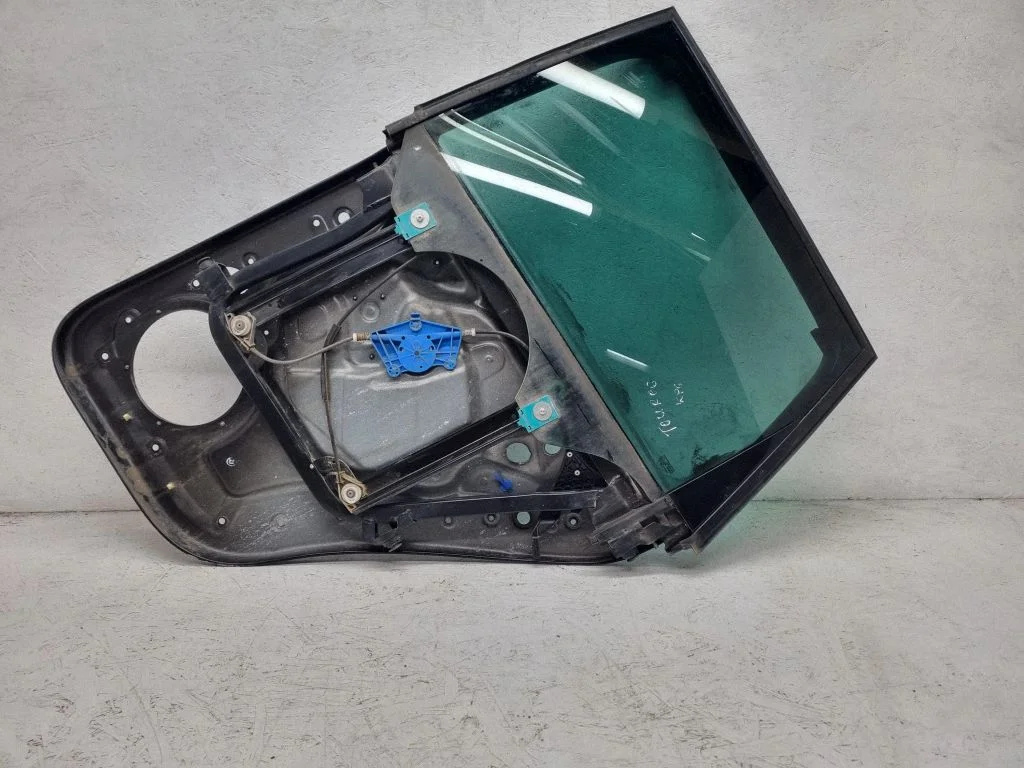 Rear window lifting mechanism without motor – Volkswagen Touareg I (2002-2010)