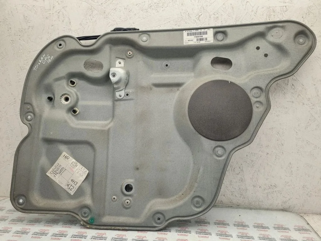 Rear window lifting mechanism without motor – Volkswagen Touran II (2010-2016)